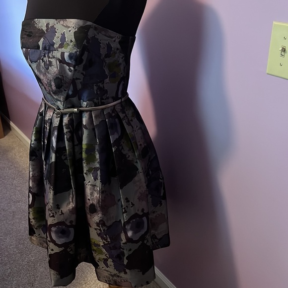 Donna Morgan | Strapless Purple Floral Flare Dress - Picture 3 of 7